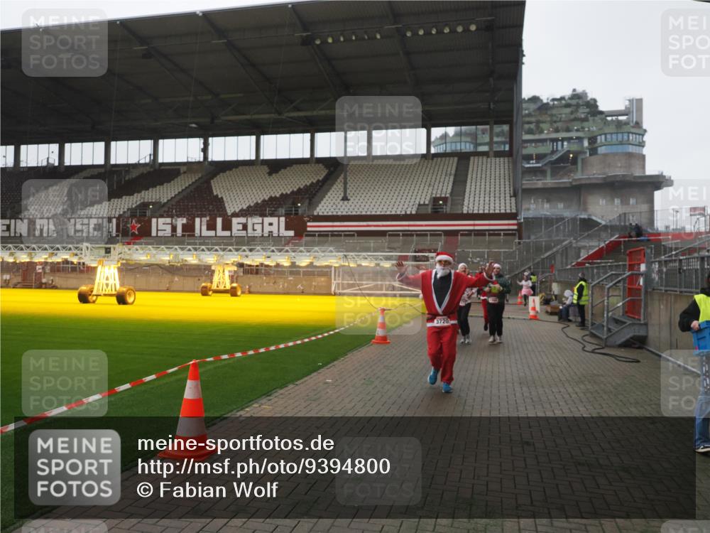 07.12.2025 - St. Pauli X-Mass-Run No. 15 Fabian Wolf http://msf.ph/oto/9394800 07.12.2025 10:27:04 Ziel 159, 1468, 1472, 3720, 4334, 4353, 4384 meine-sportfotos.de