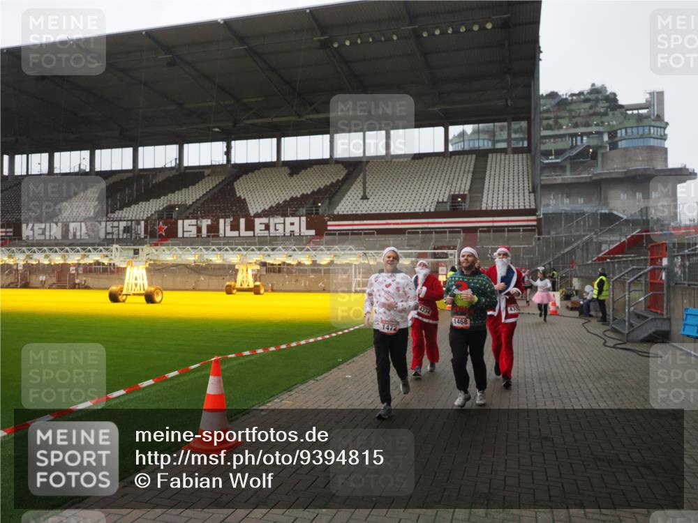 07.12.2025 - St. Pauli X-Mass-Run No. 15 Fabian Wolf http://msf.ph/oto/9394815 07.12.2025 10:27:07 Ziel 159, 1468, 1472, 1618, 3720, 4225, 4334, 4353, 4391, 4409, 4410 meine-sportfotos.de