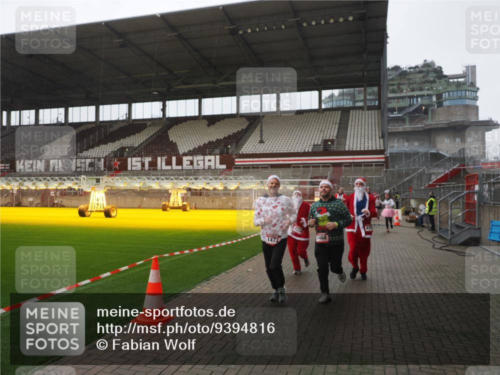 07.12.2025 - St. Pauli X-Mass-Run No. 15 Fabian Wolf http://msf.ph/oto/9394816 07.12.2025 10:27:07 Ziel 159, 1468, 1472, 1618, 3720, 4225, 4334, 4353, 4391, 4409, 4410 meine-sportfotos.de