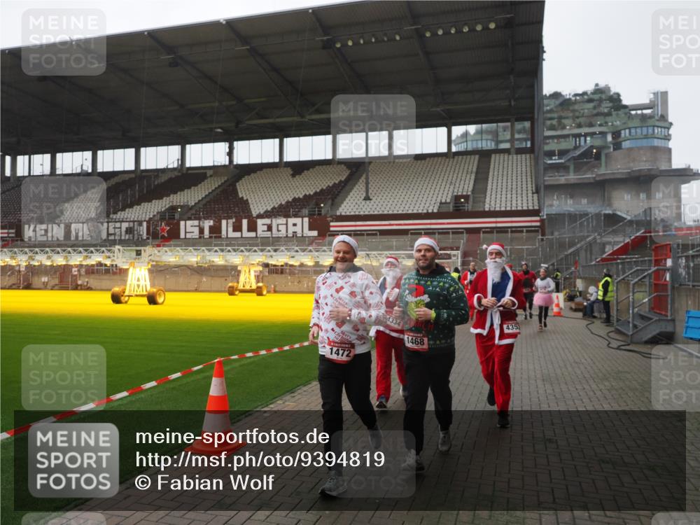 07.12.2025 - St. Pauli X-Mass-Run No. 15 Fabian Wolf http://msf.ph/oto/9394819 07.12.2025 10:27:08 Ziel 159, 1468, 1472, 1618, 3720, 4225, 4334, 4353, 4391, 4409, 4410 meine-sportfotos.de