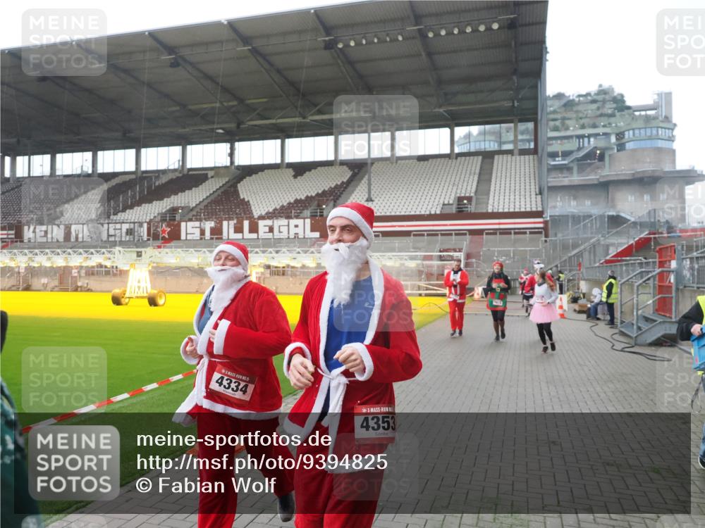 07.12.2025 - St. Pauli X-Mass-Run No. 15 Fabian Wolf http://msf.ph/oto/9394825 07.12.2025 10:27:09 Ziel 159, 1317, 1468, 1472, 1618, 3720, 4225, 4334, 4353, 4391, 4409, 4410 meine-sportfotos.de