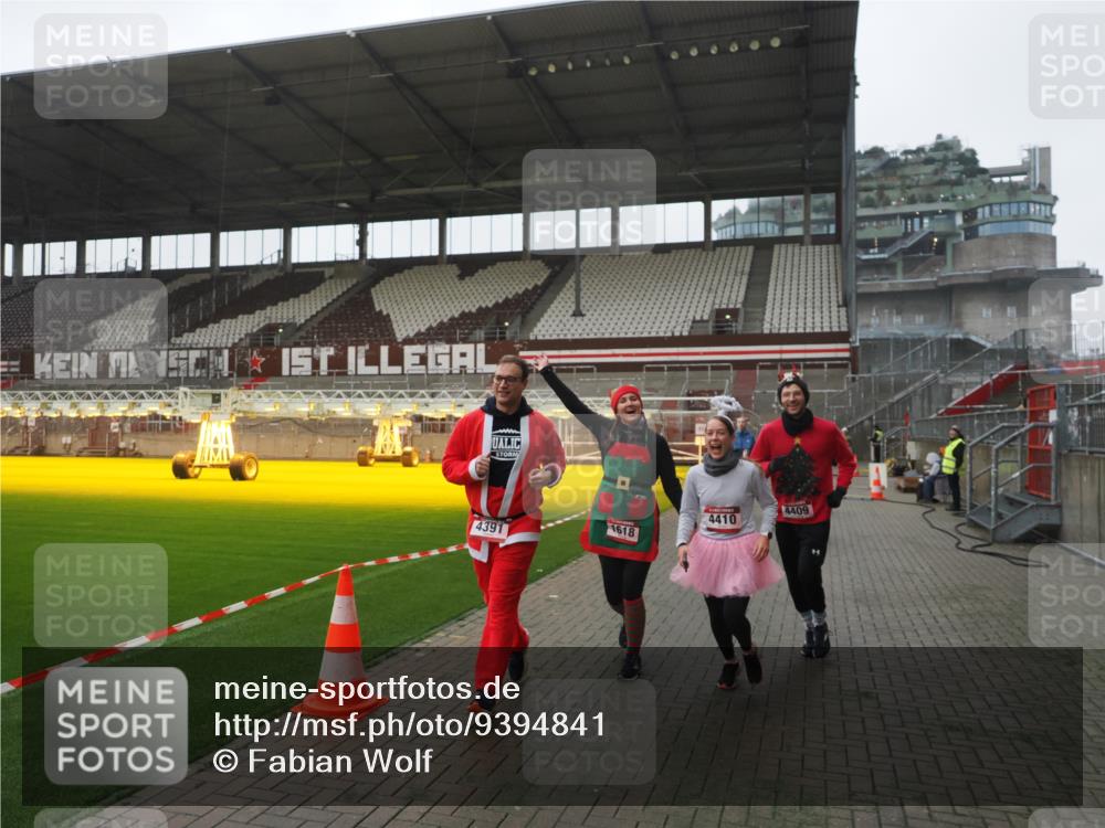 07.12.2025 - St. Pauli X-Mass-Run No. 15 Fabian Wolf http://msf.ph/oto/9394841 07.12.2025 10:27:13 Ziel 159, 1312, 1317, 1468, 1472, 1618, 3720, 4225, 4334, 4353, 4391, 4409, 4410 meine-sportfotos.de