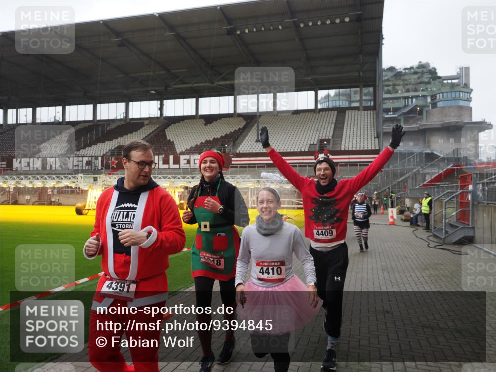 07.12.2025 - St. Pauli X-Mass-Run No. 15 Fabian Wolf http://msf.ph/oto/9394845 07.12.2025 10:27:14 Ziel 159, 1312, 1317, 1468, 1472, 1618, 3720, 4225, 4334, 4353, 4391, 4409, 4410 meine-sportfotos.de