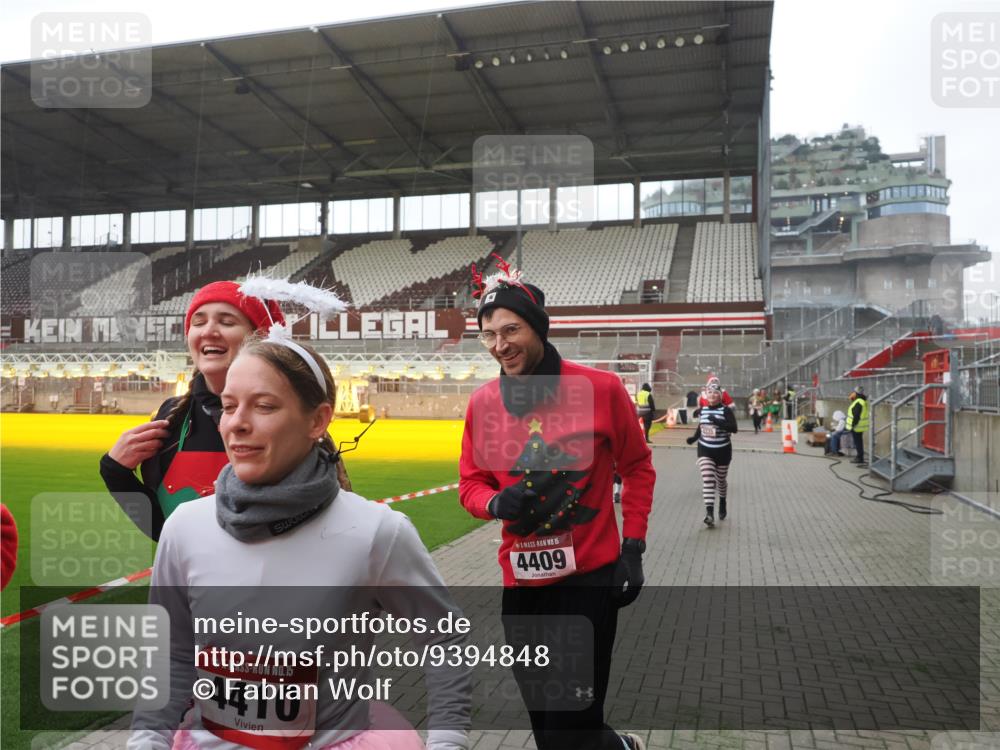 07.12.2025 - St. Pauli X-Mass-Run No. 15 Fabian Wolf http://msf.ph/oto/9394848 07.12.2025 10:27:14 Ziel 159, 1312, 1317, 1468, 1472, 1618, 3720, 4225, 4334, 4353, 4391, 4409, 4410 meine-sportfotos.de