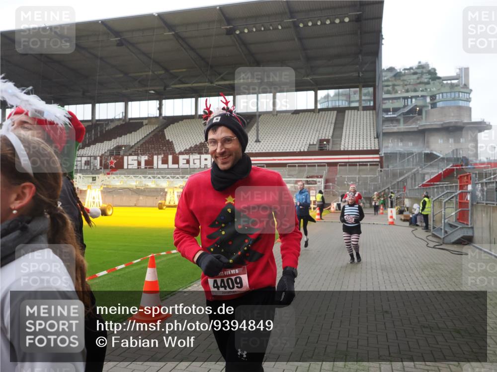 07.12.2025 - St. Pauli X-Mass-Run No. 15 Fabian Wolf http://msf.ph/oto/9394849 07.12.2025 10:27:14 Ziel 159, 1312, 1317, 1468, 1472, 1618, 3720, 4225, 4334, 4353, 4391, 4409, 4410 meine-sportfotos.de