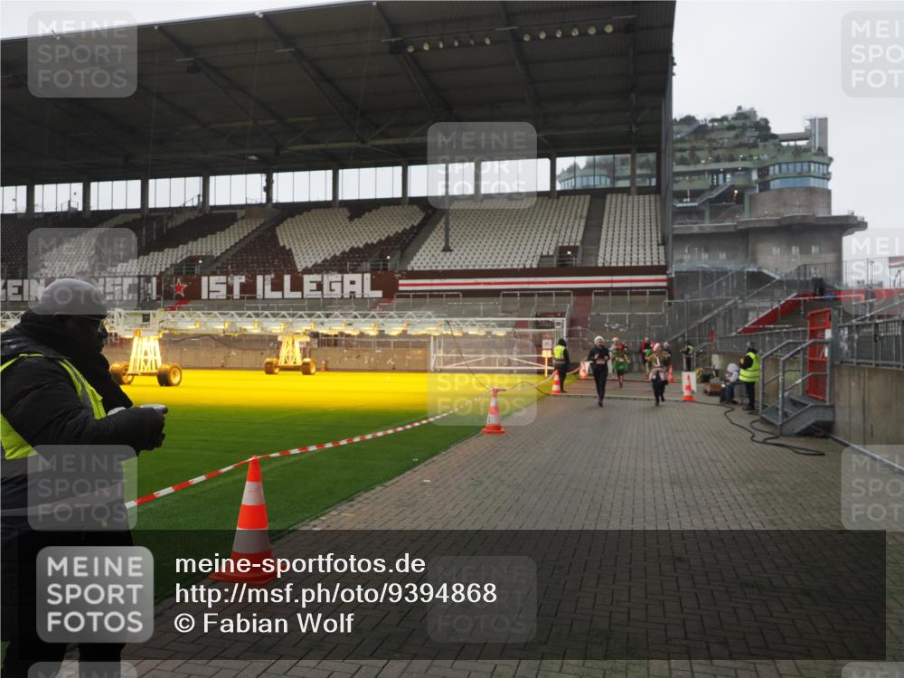 07.12.2025 - St. Pauli X-Mass-Run No. 15 Fabian Wolf http://msf.ph/oto/9394868 07.12.2025 10:27:19 Ziel 1312, 1317, 1468, 1472, 1618, 3571, 3714, 3715, 4225, 4334, 4353, 4391, 4409, 4410 meine-sportfotos.de