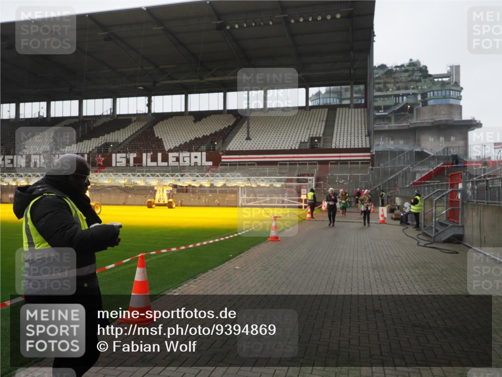 07.12.2025 - St. Pauli X-Mass-Run No. 15 Fabian Wolf http://msf.ph/oto/9394869 07.12.2025 10:27:19 Ziel 1312, 1317, 1468, 1472, 1618, 3571, 3714, 3715, 4225, 4334, 4353, 4391, 4409, 4410 meine-sportfotos.de