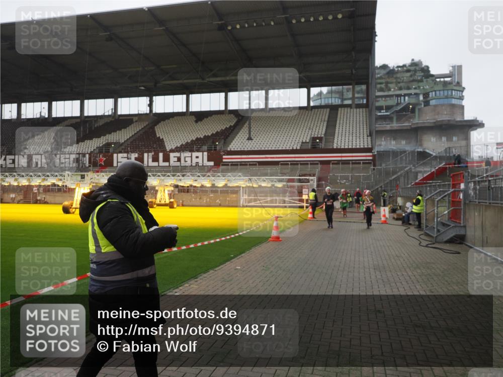 07.12.2025 - St. Pauli X-Mass-Run No. 15 Fabian Wolf http://msf.ph/oto/9394871 07.12.2025 10:27:20 Ziel 1312, 1317, 1618, 3571, 3714, 3715, 4225, 4334, 4353, 4391, 4409, 4410, 4435 meine-sportfotos.de