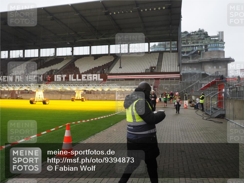 07.12.2025 - St. Pauli X-Mass-Run No. 15 Fabian Wolf http://msf.ph/oto/9394873 07.12.2025 10:27:21 Ziel 1312, 1317, 1618, 3571, 3714, 3715, 3722, 4225, 4391, 4409, 4410, 4435 meine-sportfotos.de