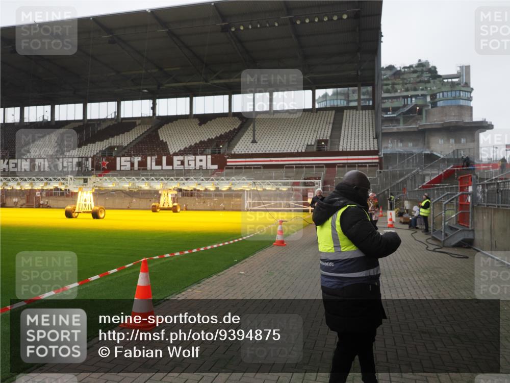 07.12.2025 - St. Pauli X-Mass-Run No. 15 Fabian Wolf http://msf.ph/oto/9394875 07.12.2025 10:27:21 Ziel 1312, 1317, 1618, 3571, 3714, 3715, 3722, 4225, 4391, 4409, 4410, 4435 meine-sportfotos.de