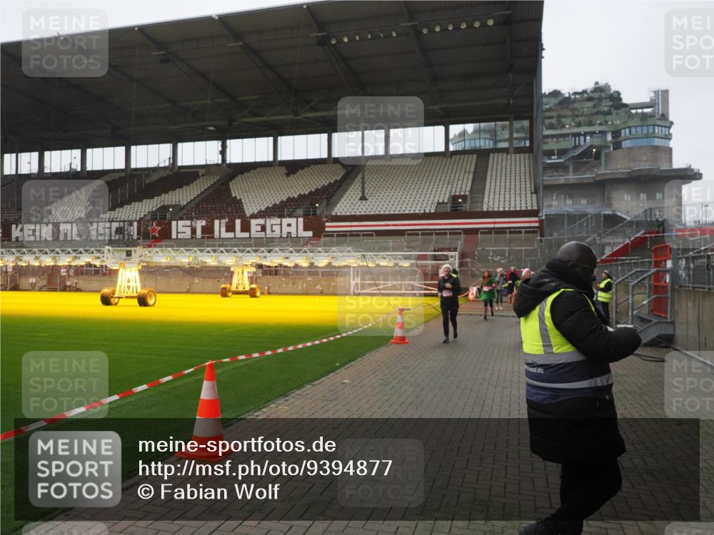 07.12.2025 - St. Pauli X-Mass-Run No. 15 Fabian Wolf http://msf.ph/oto/9394877 07.12.2025 10:27:22 Ziel 1312, 1317, 1618, 3571, 3714, 3715, 3722, 3723, 4225, 4391, 4409, 4410, 4435 meine-sportfotos.de