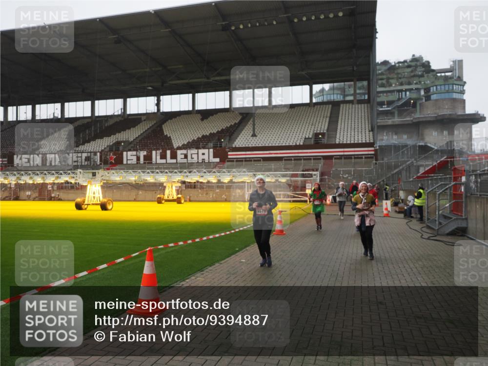 07.12.2025 - St. Pauli X-Mass-Run No. 15 Fabian Wolf http://msf.ph/oto/9394887 07.12.2025 10:27:24 Ziel 1312, 1317, 1618, 3571, 3714, 3715, 3722, 3723, 3793, 4225, 4391, 4409, 4410, 4435 meine-sportfotos.de