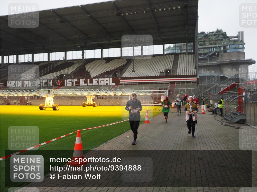 07.12.2025 - St. Pauli X-Mass-Run No. 15 Fabian Wolf http://msf.ph/oto/9394888 07.12.2025 10:27:24 Ziel 1312, 1317, 1618, 3571, 3714, 3715, 3722, 3723, 3793, 4225, 4391, 4409, 4410, 4435 meine-sportfotos.de
