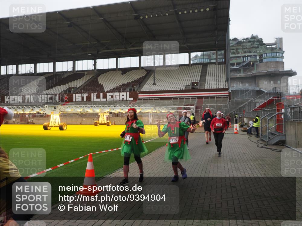 07.12.2025 - St. Pauli X-Mass-Run No. 15 Fabian Wolf http://msf.ph/oto/9394904 07.12.2025 10:27:27 Ziel 1312, 1317, 3571, 3714, 3715, 3722, 3723, 3793, 4225, 4435 meine-sportfotos.de
