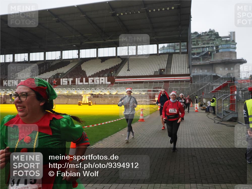 07.12.2025 - St. Pauli X-Mass-Run No. 15 Fabian Wolf http://msf.ph/oto/9394912 07.12.2025 10:27:29 Ziel 1312, 1317, 2677, 3154, 3571, 3706, 3707, 3714, 3715, 3722, 3723, 3793, 4435 meine-sportfotos.de