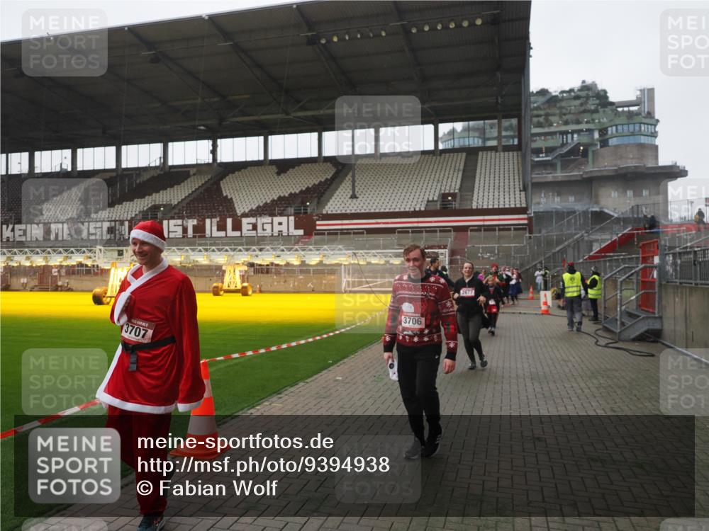 07.12.2025 - St. Pauli X-Mass-Run No. 15 Fabian Wolf http://msf.ph/oto/9394938 07.12.2025 10:27:36 Ziel 175, 2060, 2677, 3154, 3156, 3706, 3707, 3714, 3715, 3722, 3723, 3793, 4383, 4435, 4515, 4516 meine-sportfotos.de