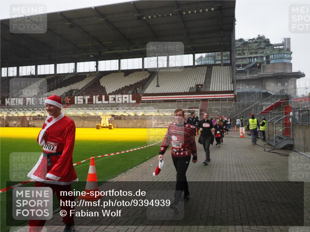 07.12.2025 - St. Pauli X-Mass-Run No. 15 Fabian Wolf http://msf.ph/oto/9394939 07.12.2025 10:27:36 Ziel 175, 2060, 2677, 3154, 3156, 3706, 3707, 3714, 3715, 3722, 3723, 3793, 4383, 4435, 4515, 4516 meine-sportfotos.de