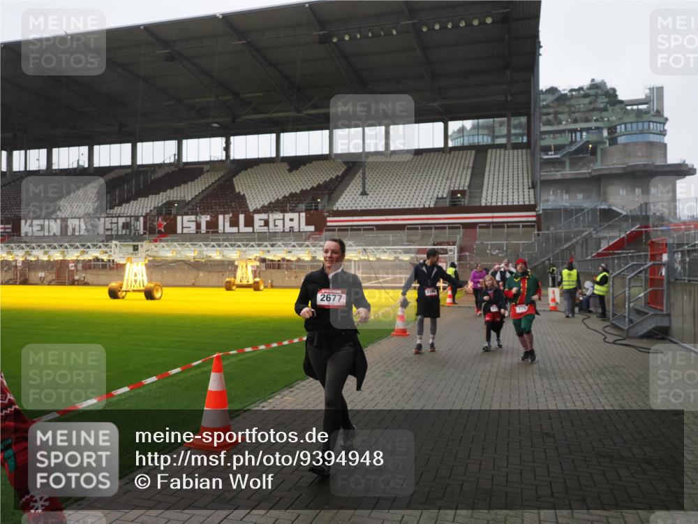 07.12.2025 - St. Pauli X-Mass-Run No. 15 Fabian Wolf http://msf.ph/oto/9394948 07.12.2025 10:27:38 Ziel 175, 2060, 2677, 3154, 3156, 3458, 3706, 3707, 3714, 3715, 3722, 3723, 3793, 4383, 4435, 4462, 4463, 4515, 4516 meine-sportfotos.de