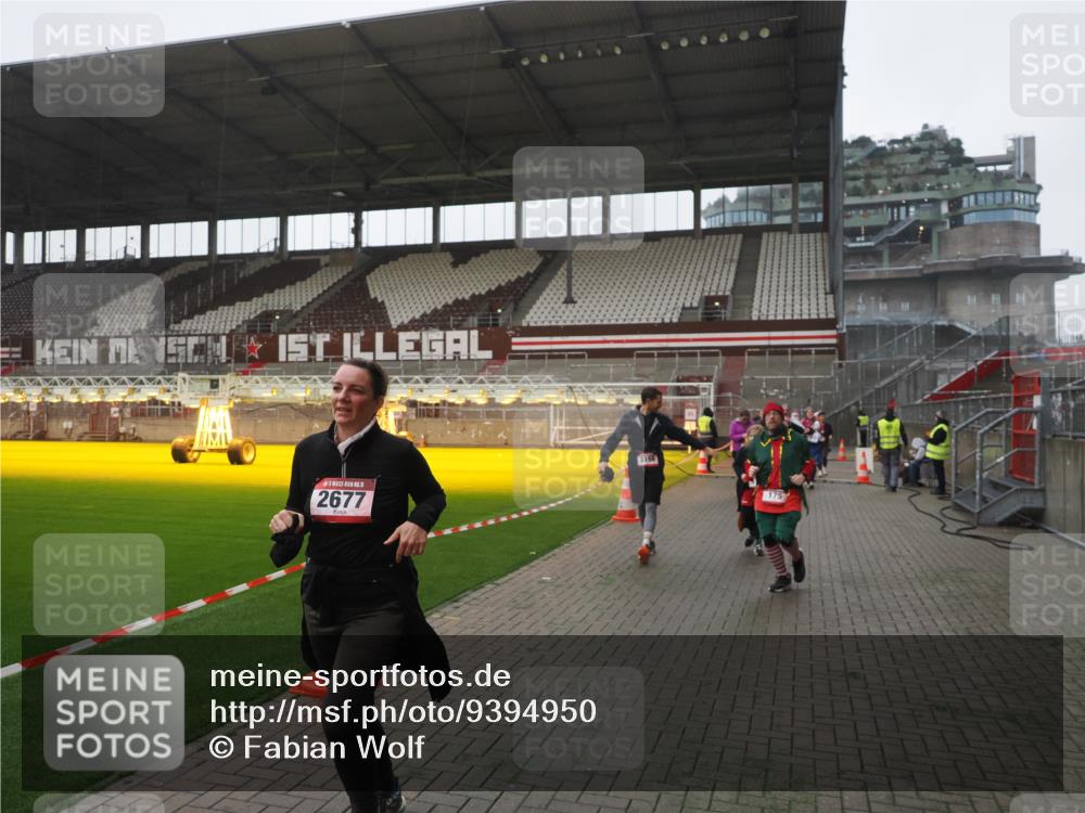 07.12.2025 - St. Pauli X-Mass-Run No. 15 Fabian Wolf http://msf.ph/oto/9394950 07.12.2025 10:27:39 Ziel 175, 2060, 2101, 2677, 3154, 3156, 3458, 3706, 3707, 3714, 3722, 3723, 3793, 4383, 4435, 4462, 4463, 4515, 4516 meine-sportfotos.de