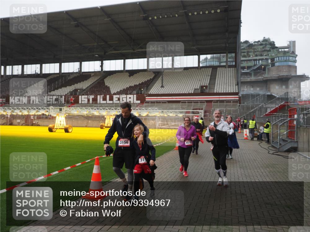 07.12.2025 - St. Pauli X-Mass-Run No. 15 Fabian Wolf http://msf.ph/oto/9394967 07.12.2025 10:27:43 Ziel 175, 2060, 2101, 2188, 2677, 3154, 3156, 3458, 3706, 3707, 3713, 3793, 4383, 4462, 4463, 4515, 4516 meine-sportfotos.de