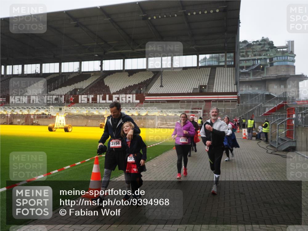 07.12.2025 - St. Pauli X-Mass-Run No. 15 Fabian Wolf http://msf.ph/oto/9394968 07.12.2025 10:27:43 Ziel 175, 2060, 2101, 2188, 2677, 3154, 3156, 3458, 3706, 3707, 3713, 3793, 4383, 4462, 4463, 4515, 4516 meine-sportfotos.de