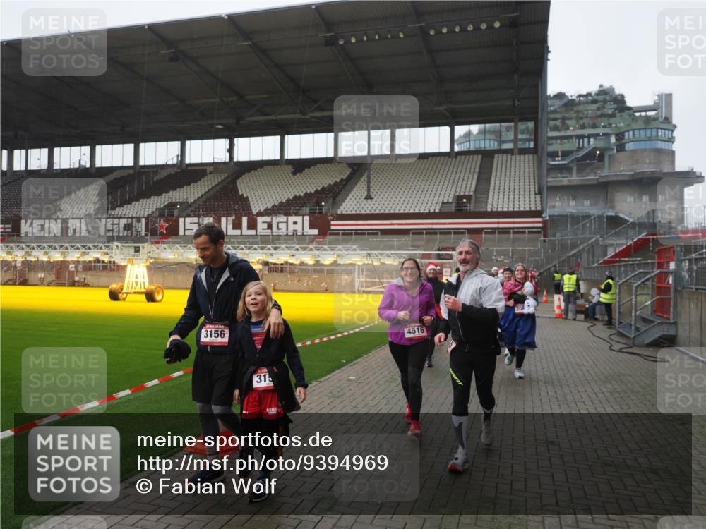 07.12.2025 - St. Pauli X-Mass-Run No. 15 Fabian Wolf http://msf.ph/oto/9394969 07.12.2025 10:27:43 Ziel 175, 2060, 2101, 2188, 2677, 3154, 3156, 3458, 3706, 3707, 3713, 3793, 4383, 4462, 4463, 4515, 4516 meine-sportfotos.de