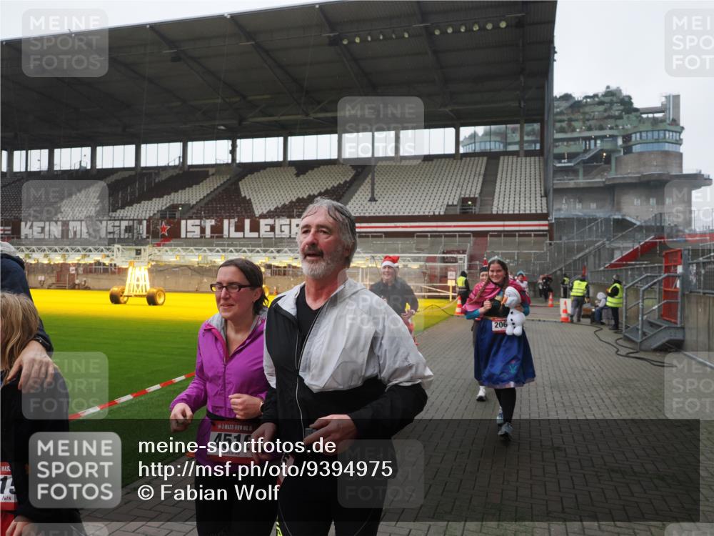 07.12.2025 - St. Pauli X-Mass-Run No. 15 Fabian Wolf http://msf.ph/oto/9394975 07.12.2025 10:27:44 Ziel 175, 2060, 2101, 2188, 2677, 3154, 3156, 3458, 3706, 3707, 3713, 4383, 4462, 4463, 4515, 4516 meine-sportfotos.de
