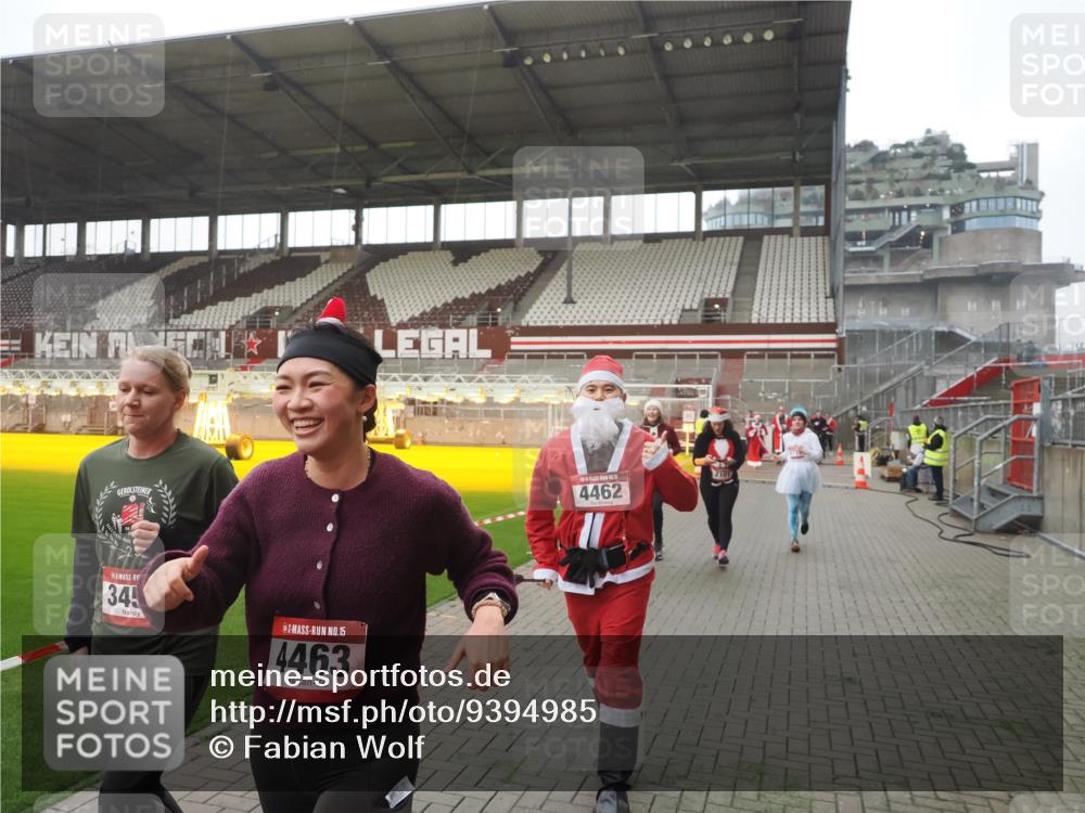 07.12.2025 - St. Pauli X-Mass-Run No. 15 Fabian Wolf http://msf.ph/oto/9394985 07.12.2025 10:27:47 Ziel 175, 2060, 2101, 2188, 2677, 3154, 3156, 3458, 3706, 3707, 3713, 4133, 4383, 4462, 4463, 4515, 4516 meine-sportfotos.de