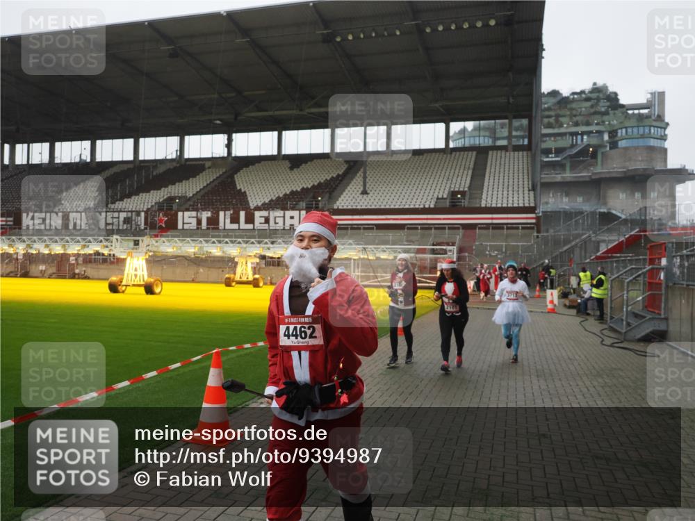 07.12.2025 - St. Pauli X-Mass-Run No. 15 Fabian Wolf http://msf.ph/oto/9394987 07.12.2025 10:27:47 Ziel 175, 2060, 2101, 2188, 2677, 3154, 3156, 3458, 3706, 3707, 3713, 4133, 4383, 4462, 4463, 4515, 4516 meine-sportfotos.de