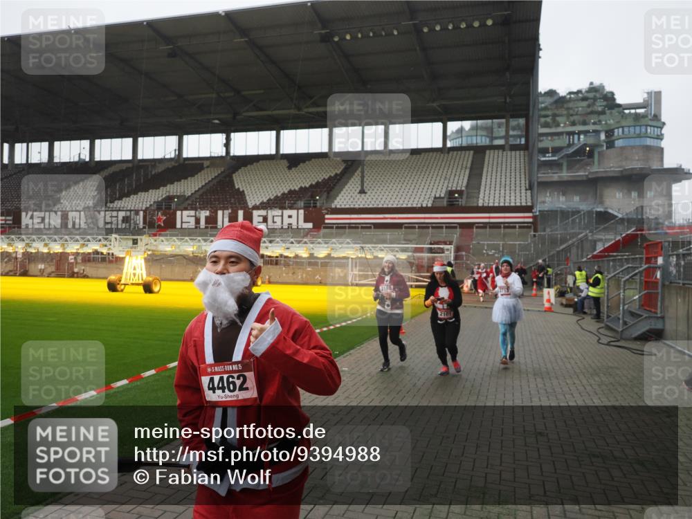 07.12.2025 - St. Pauli X-Mass-Run No. 15 Fabian Wolf http://msf.ph/oto/9394988 07.12.2025 10:27:47 Ziel 175, 2060, 2101, 2188, 2677, 3154, 3156, 3458, 3706, 3707, 3713, 4133, 4383, 4462, 4463, 4515, 4516 meine-sportfotos.de