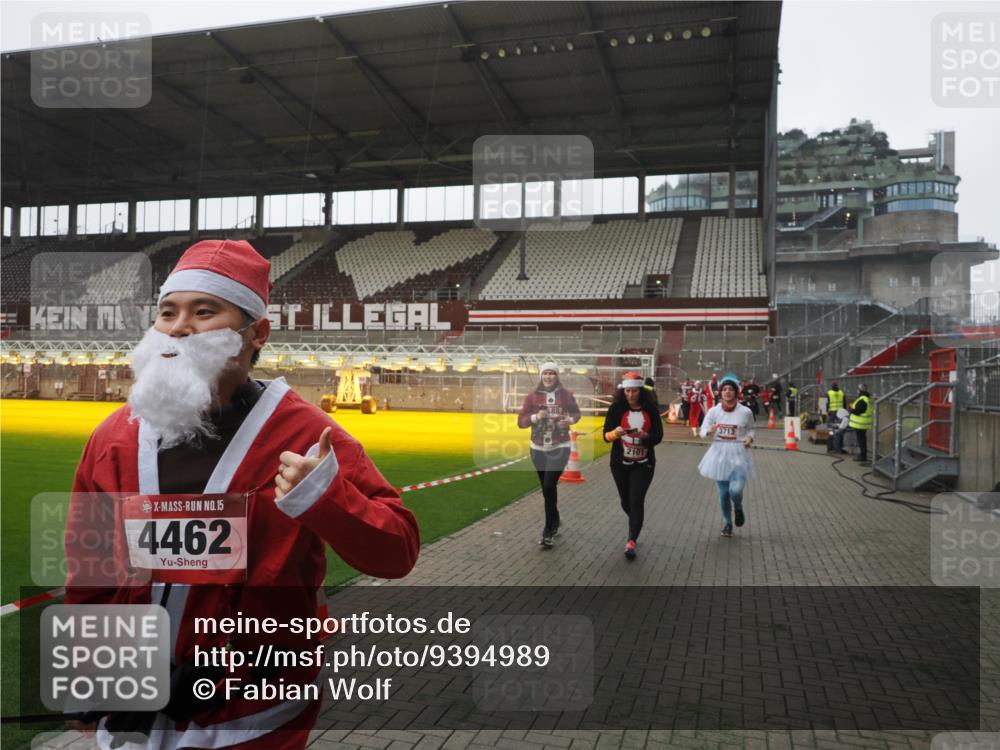 07.12.2025 - St. Pauli X-Mass-Run No. 15 Fabian Wolf http://msf.ph/oto/9394989 07.12.2025 10:27:48 Ziel 175, 2060, 2101, 2188, 2677, 3154, 3156, 3458, 3706, 3707, 3713, 4132, 4133, 4383, 4462, 4463, 4515, 4516 meine-sportfotos.de