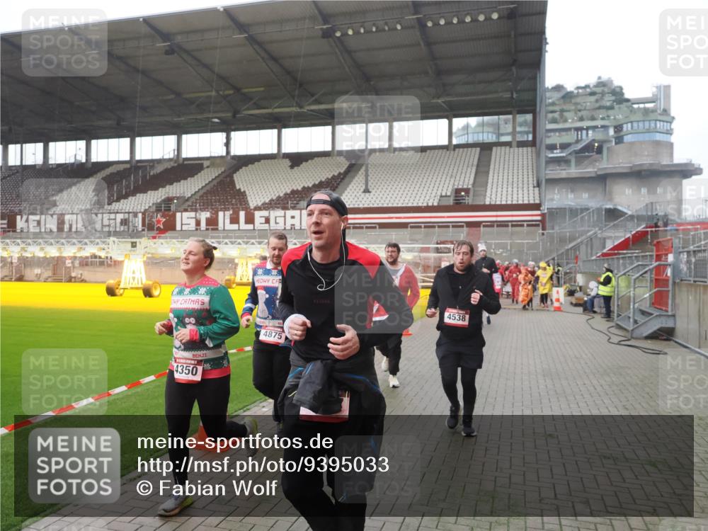 07.12.2025 - St. Pauli X-Mass-Run No. 15 Fabian Wolf http://msf.ph/oto/9395033 07.12.2025 10:27:59 Ziel 1717, 1742, 1745, 2101, 2188, 3412, 3713, 3730, 3879, 3881, 3883, 4065, 4132, 4133, 4189, 4350, 4453, 4454, 4527, 4538, 4700, 4708, 4875 meine-sportfotos.de