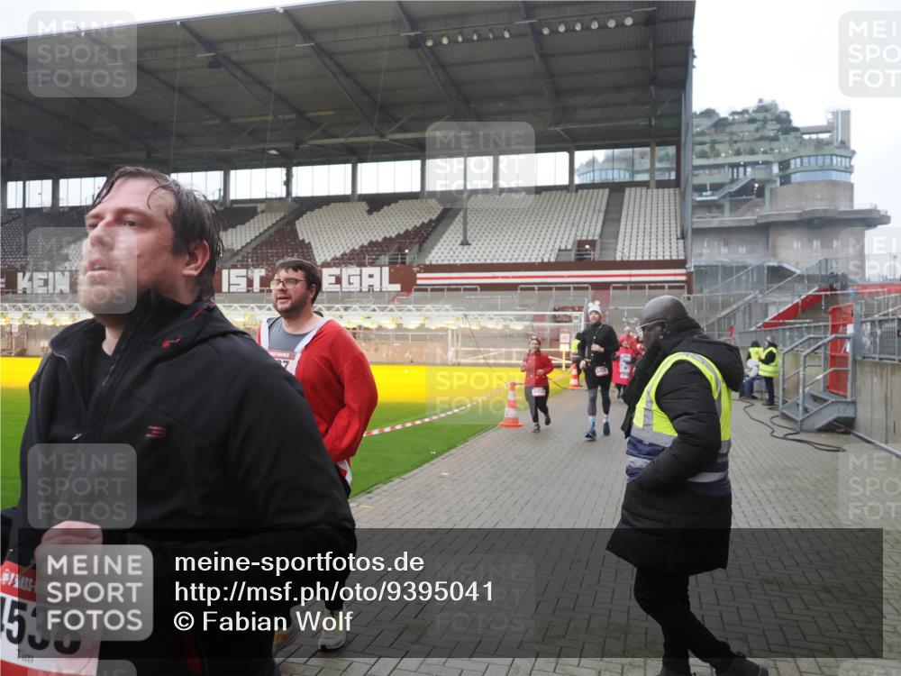 07.12.2025 - St. Pauli X-Mass-Run No. 15 Fabian Wolf http://msf.ph/oto/9395041 07.12.2025 10:28:00 Ziel 1717, 1742, 1745, 2188, 3412, 3713, 3730, 3879, 3881, 3883, 4064, 4065, 4132, 4133, 4189, 4344, 4350, 4453, 4454, 4527, 4538, 4700, 4708, 4710, 4875 meine-sportfotos.de