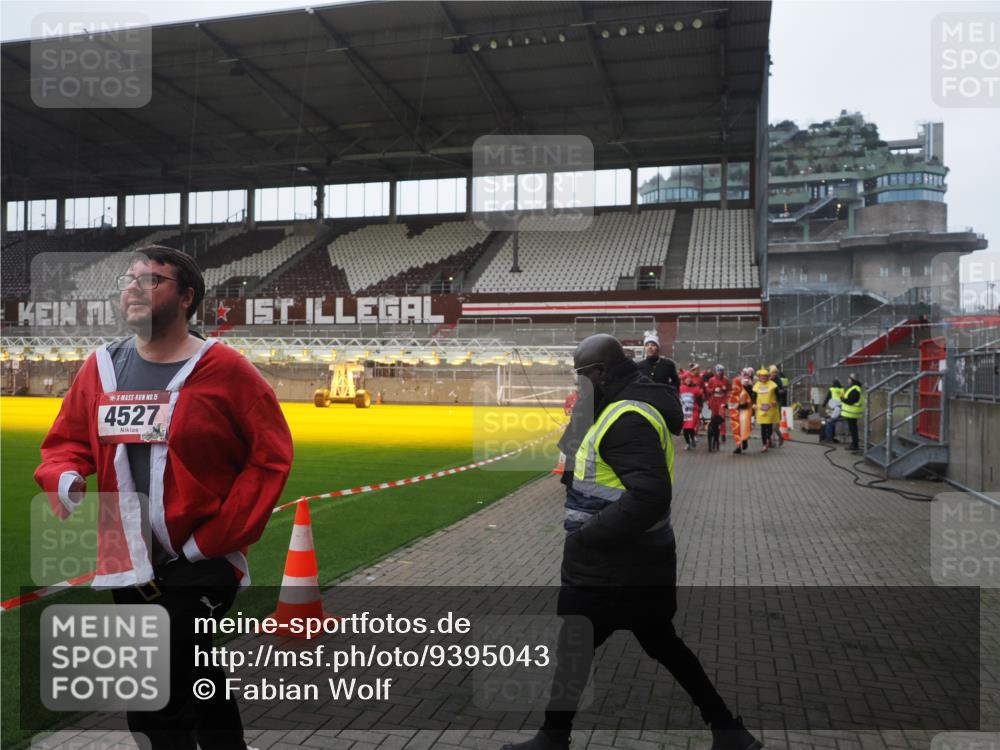 07.12.2025 - St. Pauli X-Mass-Run No. 15 Fabian Wolf http://msf.ph/oto/9395043 07.12.2025 10:28:01 Ziel 1507, 1717, 1742, 1745, 3412, 3713, 3729, 3730, 3879, 3881, 3883, 4064, 4065, 4132, 4133, 4189, 4344, 4350, 4453, 4454, 4527, 4538, 4700, 4704, 4708, 4710, 4875 meine-sportfotos.de
