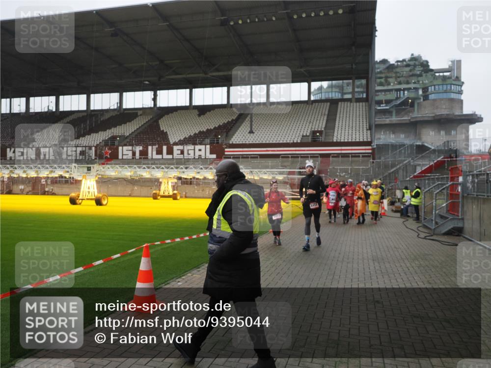 07.12.2025 - St. Pauli X-Mass-Run No. 15 Fabian Wolf http://msf.ph/oto/9395044 07.12.2025 10:28:01 Ziel 1507, 1717, 1742, 1745, 3412, 3713, 3729, 3730, 3879, 3881, 3883, 4064, 4065, 4132, 4133, 4189, 4344, 4350, 4453, 4454, 4527, 4538, 4700, 4704, 4708, 4710, 4875 meine-sportfotos.de