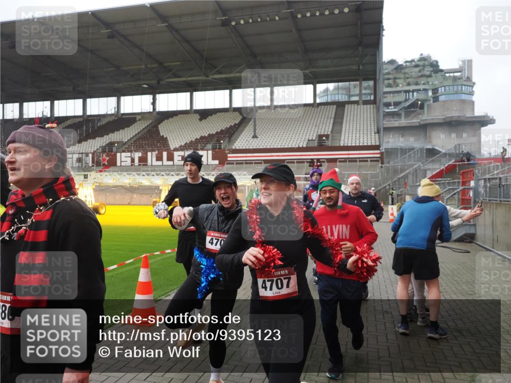 07.12.2025 - St. Pauli X-Mass-Run No. 15 Fabian Wolf http://msf.ph/oto/9395123 07.12.2025 10:28:20 Ziel 1507, 2526, 2723, 3395, 3413, 3454, 3472, 3727, 3729, 4064, 4159, 4160, 4245, 4344, 4355, 4376, 4380, 4388, 4697, 4698, 4701, 4702, 4704, 4706, 4707, 4710 meine-sportfotos.de