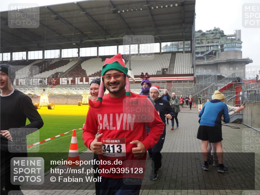 07.12.2025 - St. Pauli X-Mass-Run No. 15 Fabian Wolf http://msf.ph/oto/9395128 07.12.2025 10:28:21 Ziel 1507, 2526, 2723, 3395, 3413, 3454, 3472, 3727, 3729, 4159, 4160, 4245, 4355, 4376, 4380, 4388, 4697, 4698, 4701, 4702, 4704, 4706, 4707 meine-sportfotos.de