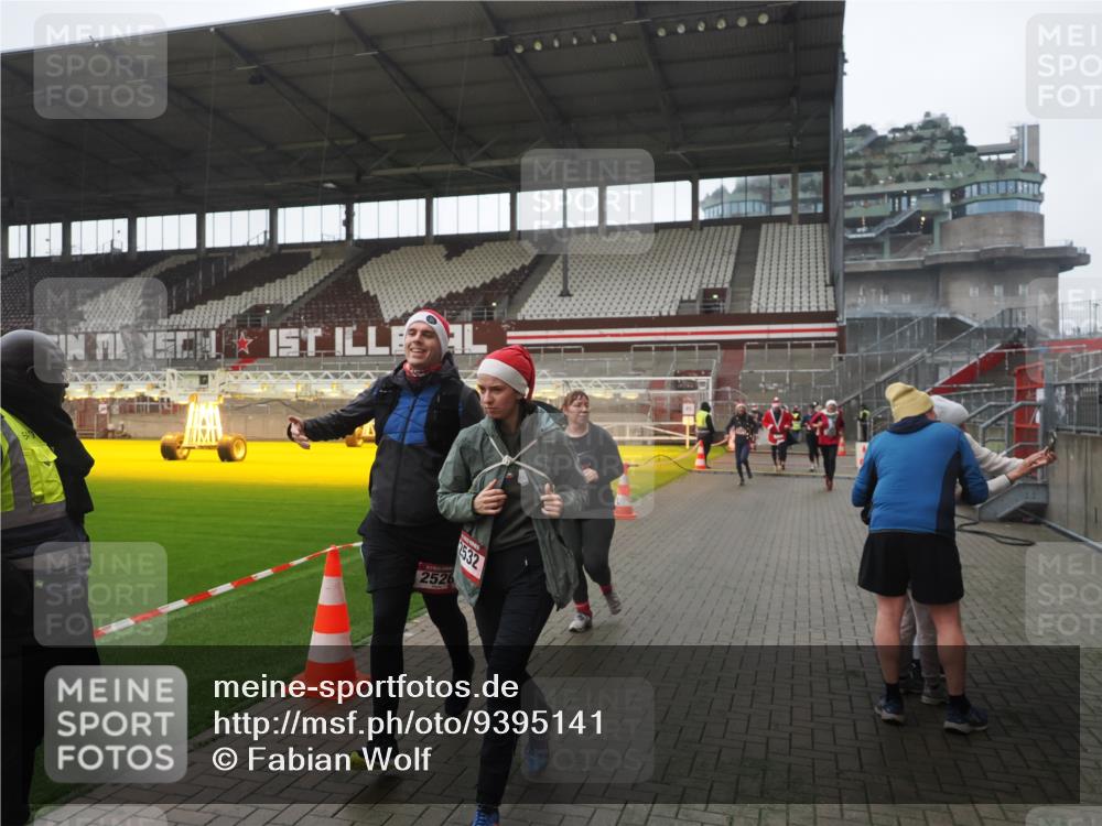 07.12.2025 - St. Pauli X-Mass-Run No. 15 Fabian Wolf http://msf.ph/oto/9395141 07.12.2025 10:28:24 Ziel 412, 2526, 2723, 3395, 3413, 3454, 3472, 4037, 4159, 4160, 4245, 4250, 4355, 4388, 4697, 4698, 4701, 4702, 4706, 4707 meine-sportfotos.de