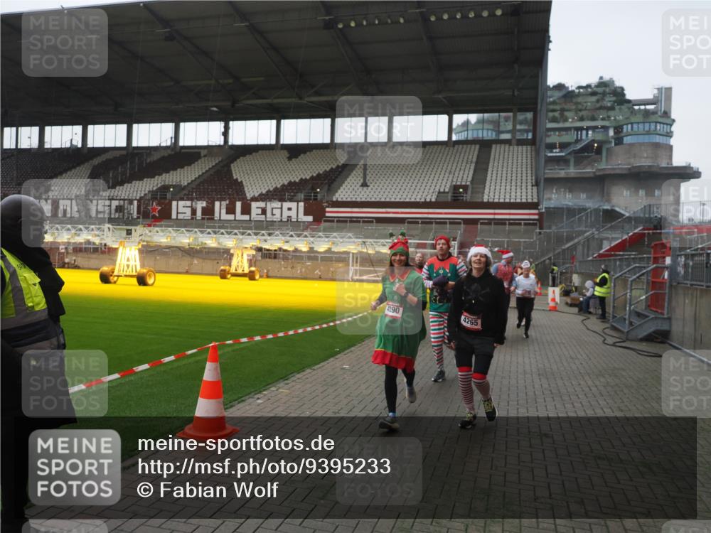 07.12.2025 - St. Pauli X-Mass-Run No. 15 Fabian Wolf http://msf.ph/oto/9395233 07.12.2025 10:28:56 Ziel 1095, 1308, 1330, 1566, 2046, 2051, 2397, 3669, 4073, 4265, 4291, 4414, 4446, 4449, 4450, 4543, 4544 meine-sportfotos.de