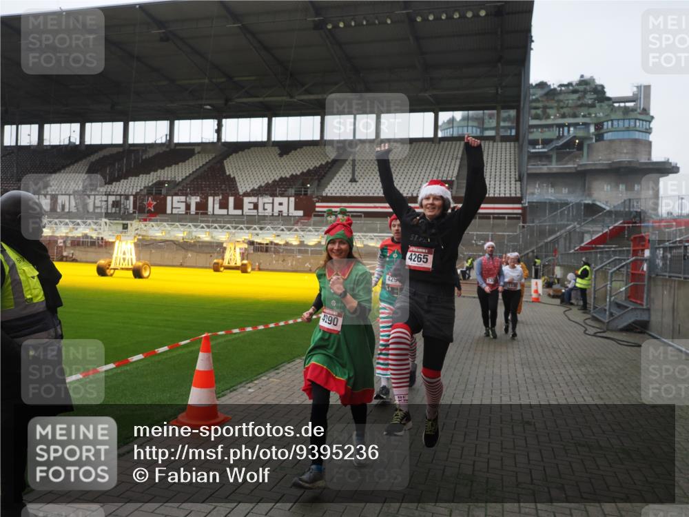 07.12.2025 - St. Pauli X-Mass-Run No. 15 Fabian Wolf http://msf.ph/oto/9395236 07.12.2025 10:28:57 Ziel 1095, 1308, 1330, 1566, 2046, 2051, 2397, 3669, 4073, 4265, 4291, 4414, 4446, 4449, 4450, 4543, 4544 meine-sportfotos.de