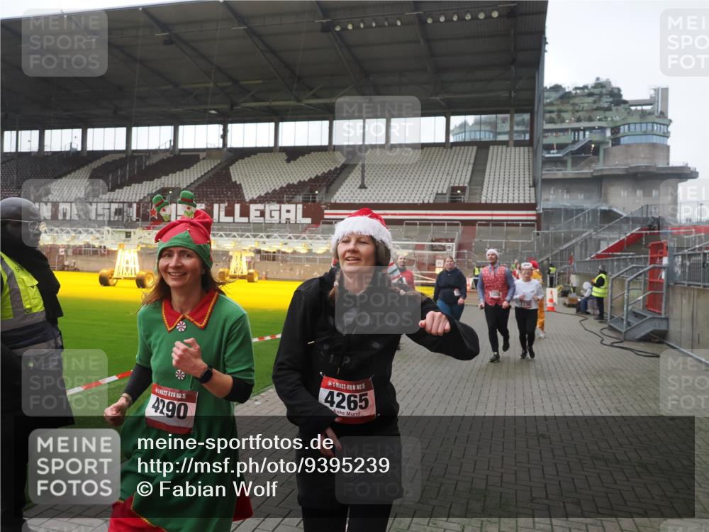 07.12.2025 - St. Pauli X-Mass-Run No. 15 Fabian Wolf http://msf.ph/oto/9395239 07.12.2025 10:28:57 Ziel 1095, 1308, 1330, 1566, 2046, 2051, 2397, 3669, 4073, 4265, 4291, 4414, 4446, 4449, 4450, 4543, 4544 meine-sportfotos.de