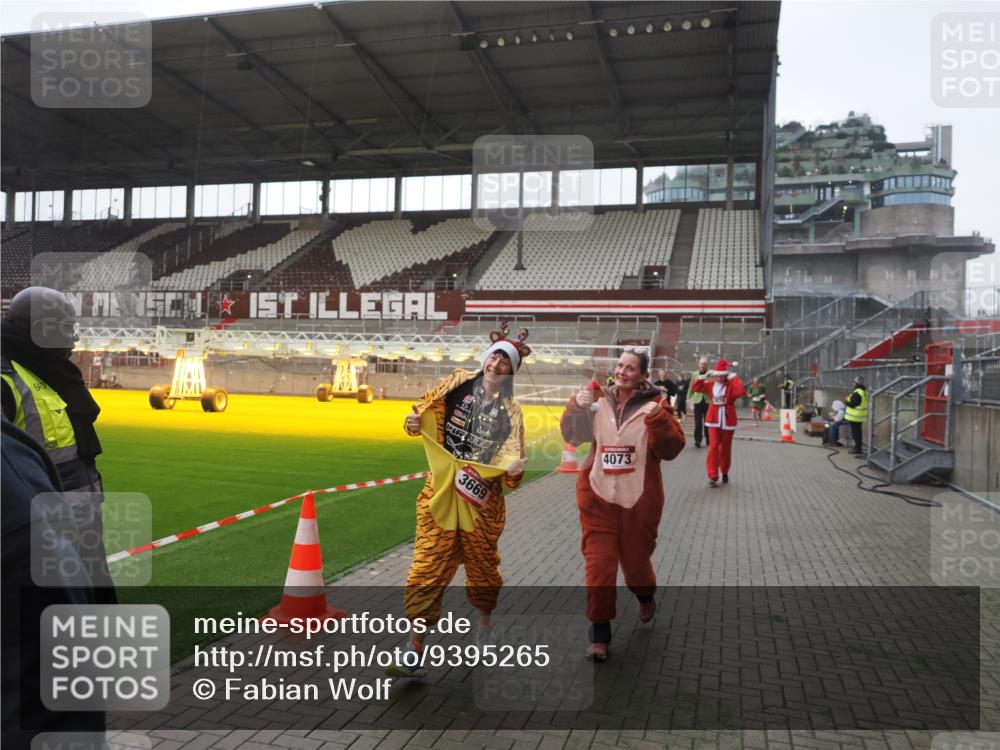 07.12.2025 - St. Pauli X-Mass-Run No. 15 Fabian Wolf http://msf.ph/oto/9395265 07.12.2025 10:29:04 Ziel 161, 165, 1308, 1330, 1566, 2397, 2874, 3669, 3938, 4073, 4265, 4291, 4446, 4543, 4544 meine-sportfotos.de
