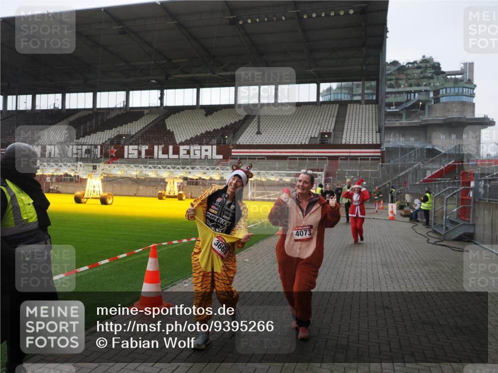 07.12.2025 - St. Pauli X-Mass-Run No. 15 Fabian Wolf http://msf.ph/oto/9395266 07.12.2025 10:29:04 Ziel 161, 165, 1308, 1330, 1566, 2397, 2874, 3669, 3938, 4073, 4265, 4291, 4446, 4543, 4544 meine-sportfotos.de