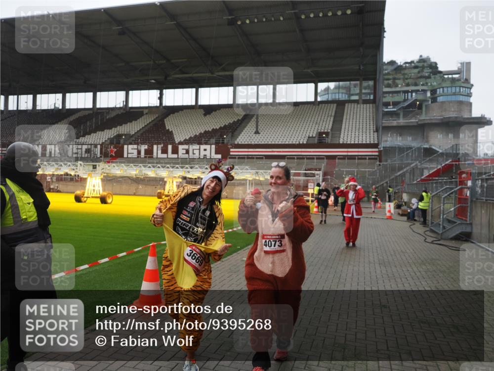 07.12.2025 - St. Pauli X-Mass-Run No. 15 Fabian Wolf http://msf.ph/oto/9395268 07.12.2025 10:29:05 Ziel 161, 165, 1308, 1330, 2874, 3299, 3669, 3938, 3942, 4073, 4265, 4291, 4543, 4544 meine-sportfotos.de