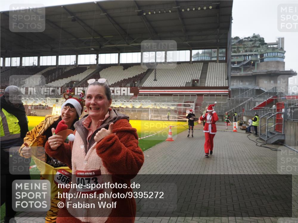 07.12.2025 - St. Pauli X-Mass-Run No. 15 Fabian Wolf http://msf.ph/oto/9395272 07.12.2025 10:29:06 Ziel 161, 165, 1308, 1330, 2874, 3299, 3669, 3938, 3942, 4073, 4265, 4291 meine-sportfotos.de