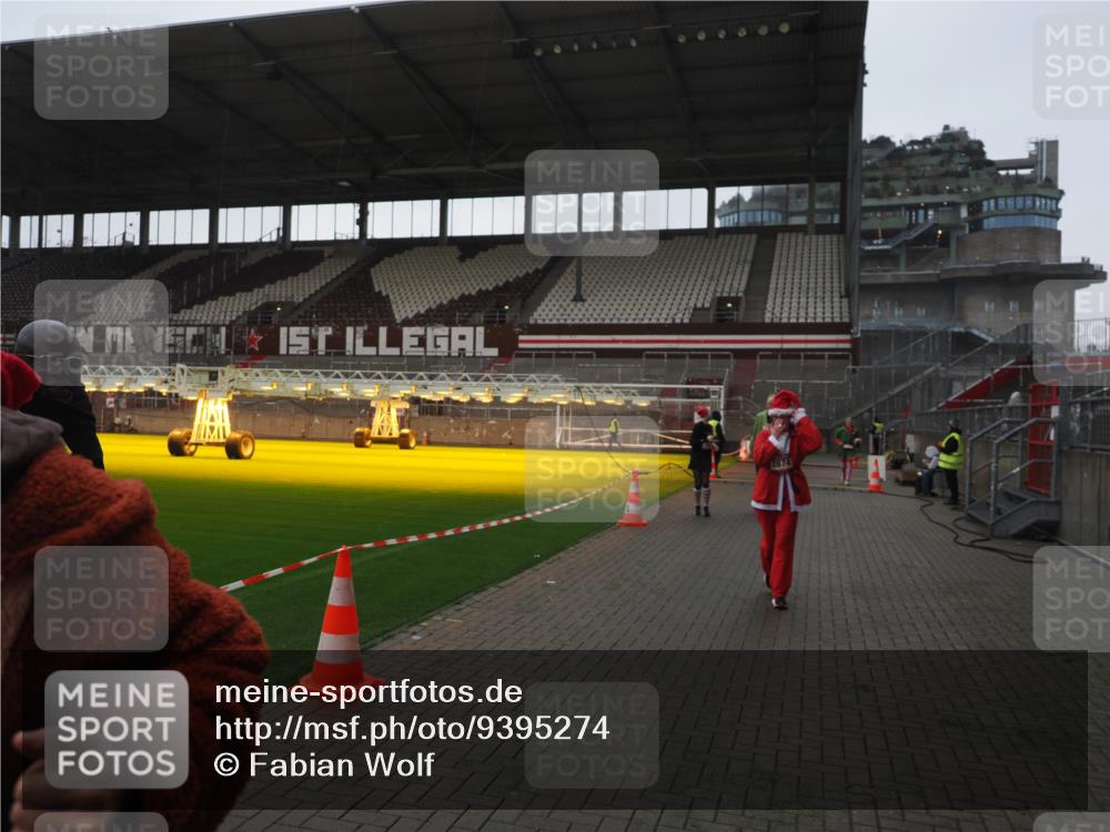 07.12.2025 - St. Pauli X-Mass-Run No. 15 Fabian Wolf http://msf.ph/oto/9395274 07.12.2025 10:29:06 Ziel 161, 165, 1308, 1330, 2874, 3299, 3669, 3938, 3942, 4073, 4265, 4291 meine-sportfotos.de