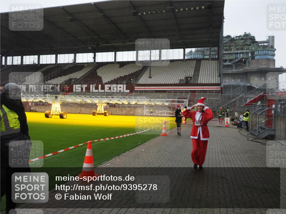 07.12.2025 - St. Pauli X-Mass-Run No. 15 Fabian Wolf http://msf.ph/oto/9395278 07.12.2025 10:29:07 Ziel 161, 165, 1308, 1330, 2874, 3299, 3669, 3938, 3942, 4073, 4265, 4291 meine-sportfotos.de