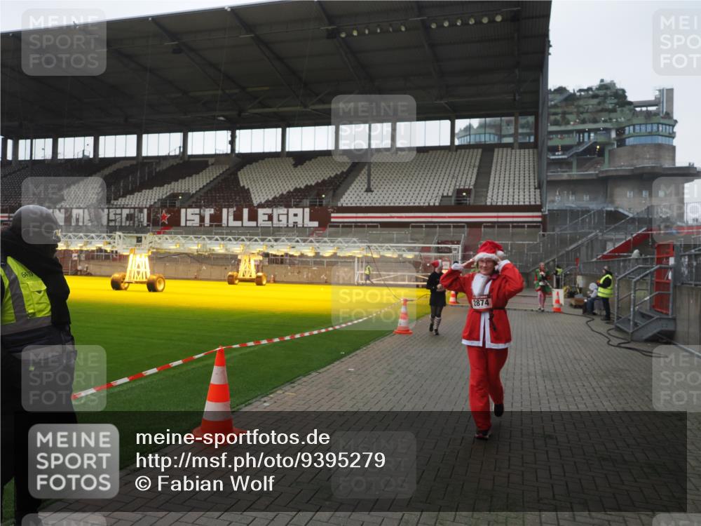 07.12.2025 - St. Pauli X-Mass-Run No. 15 Fabian Wolf http://msf.ph/oto/9395279 07.12.2025 10:29:07 Ziel 161, 165, 1308, 1330, 2874, 3299, 3669, 3938, 3942, 4073, 4265, 4291 meine-sportfotos.de