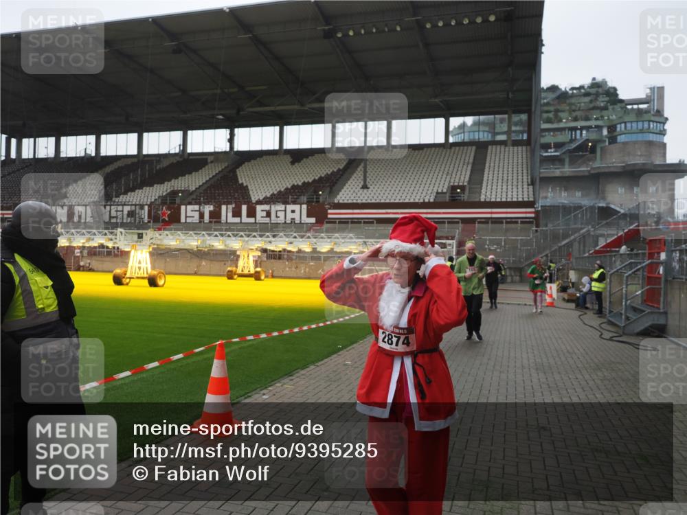 07.12.2025 - St. Pauli X-Mass-Run No. 15 Fabian Wolf http://msf.ph/oto/9395285 07.12.2025 10:29:08 Ziel 161, 165, 1308, 1330, 2874, 3299, 3669, 3938, 3942, 4073, 4265, 4291 meine-sportfotos.de