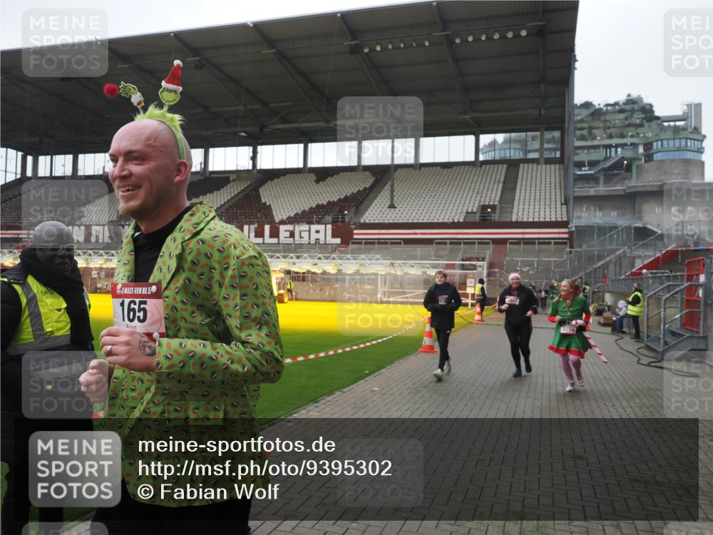 07.12.2025 - St. Pauli X-Mass-Run No. 15 Fabian Wolf http://msf.ph/oto/9395302 07.12.2025 10:29:12 Ziel 161, 165, 2874, 3299, 3669, 3938, 3942, 4073 meine-sportfotos.de